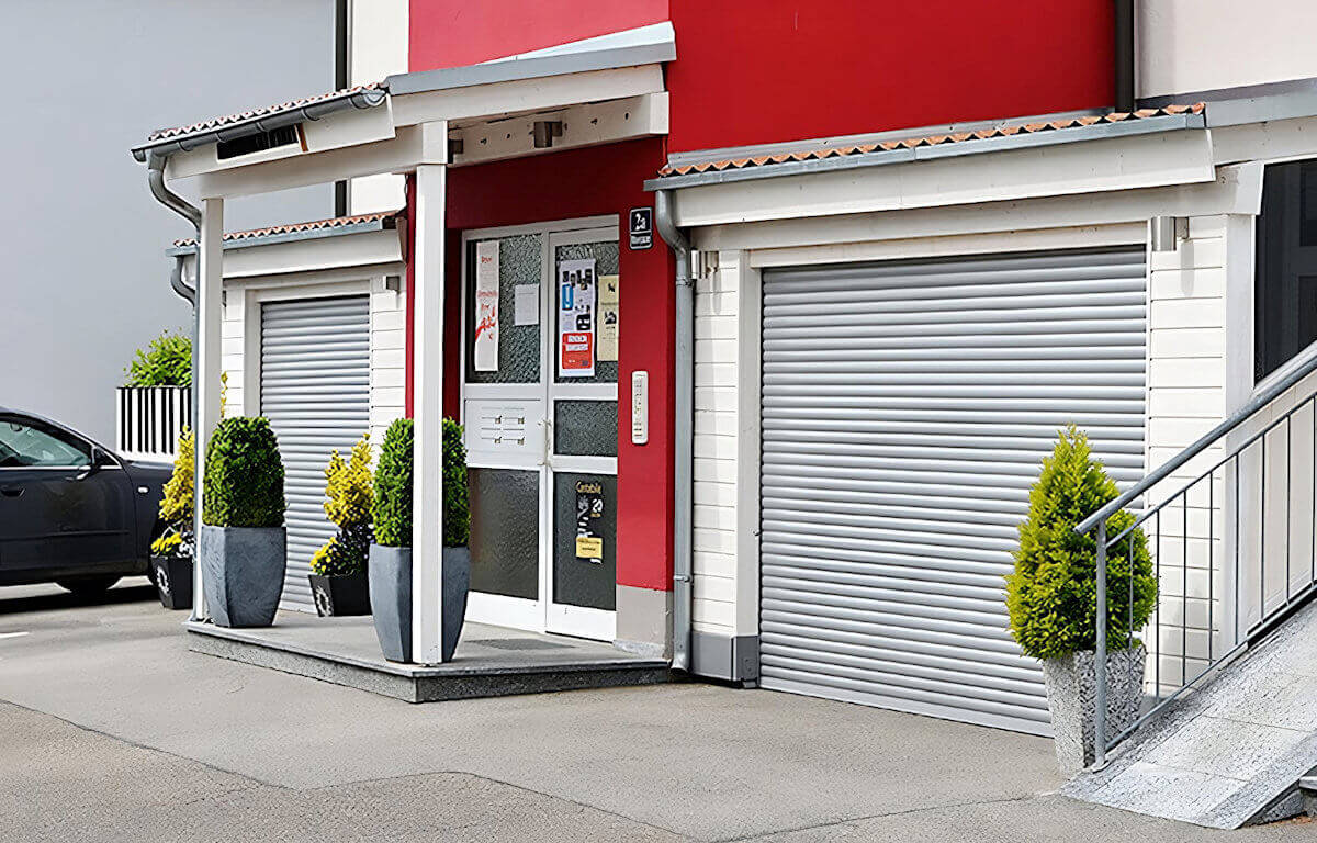 Weißer Balkonrollladen